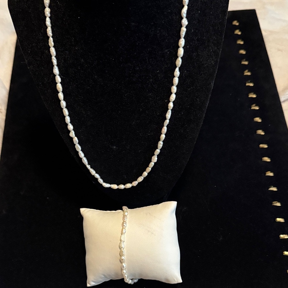 Genuine Pearl Necklace and Bracelet Set in Gold Tone Clasps